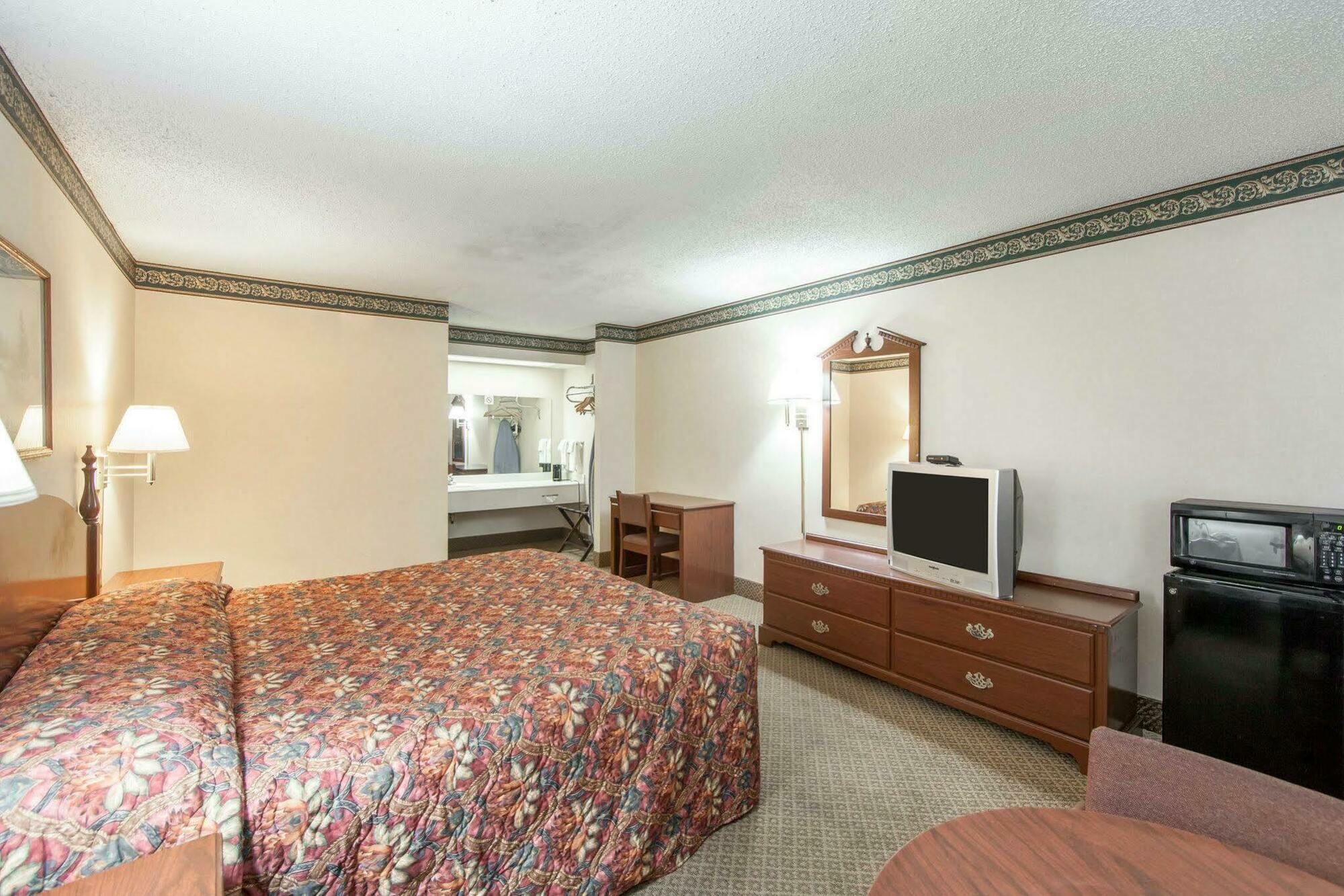 Econo Lodge Inn & Suites East Knoxville Exterior foto